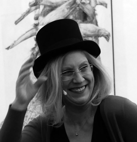 Paula_BN_primer_plano_con_sombrero_